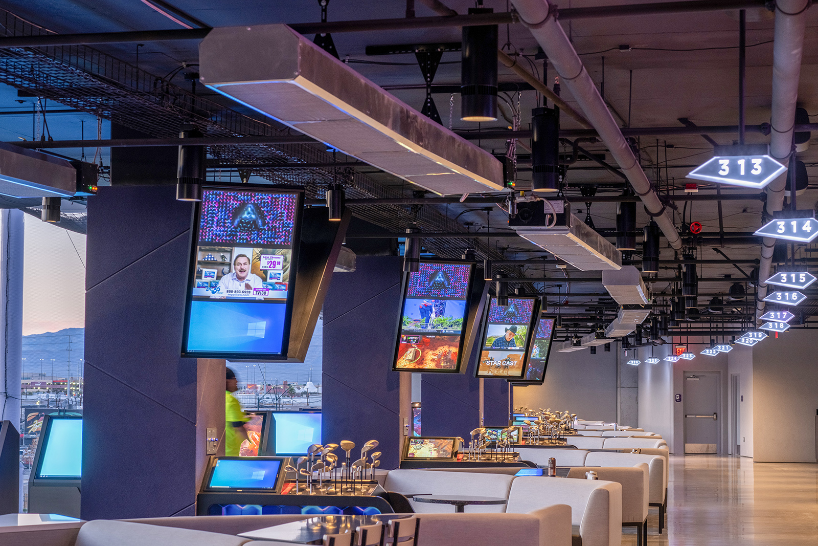 Atomic Golf entertainment space