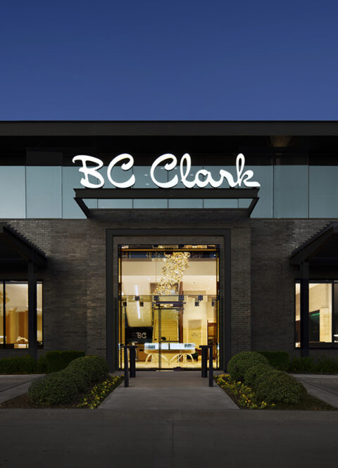 Elevating High-End Retail Lighting with Bi-directional Powerline™ Pendant Technology