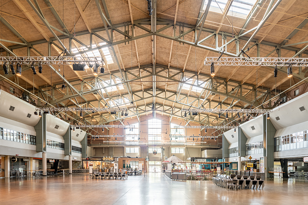 High-efficacy luminaires mean powerful illumination with fewer fixtures